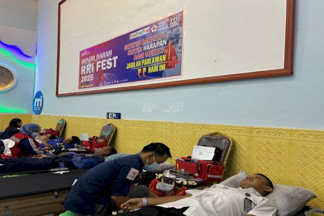 Ikut Donor Darah di RRI FEST 2025, Lapas Tolitoli Serahkan Suvenir Karya Warga Binaan