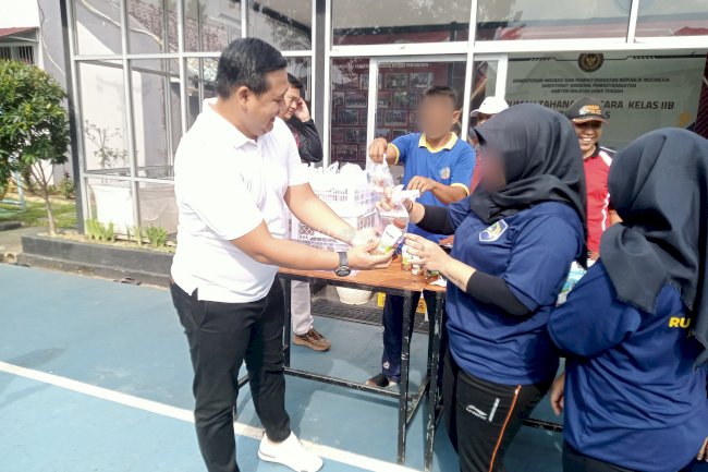 Rutan Banyumas Bagikan Tambahan Nutrisi & Vitamin untuk Warga Binaan