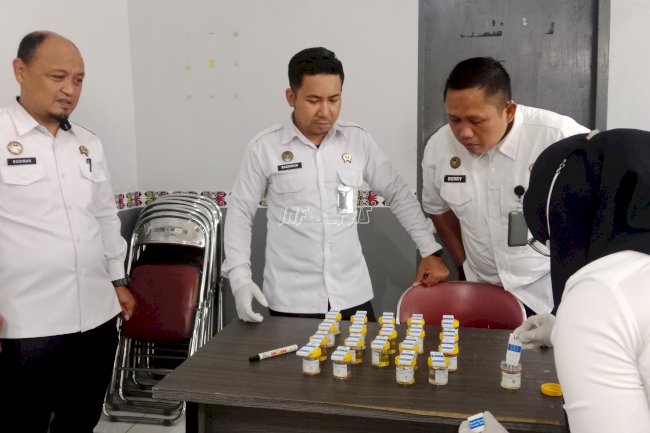 Pastikan ASN Berintegritas, Kanwil Ditjenpas Kaltim Tes Urine Petugas