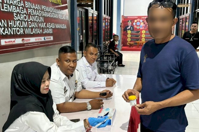 Pastikan Lingkungan Bersih Narkoba, Lapas Sarolangun Tes Urine Petugas dan Warga Binaan