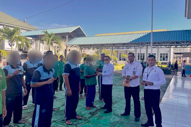 Tuai Hasil Pembinaan Kemandirian, Warga Binaan Lapas Luwuk Terima Premi
