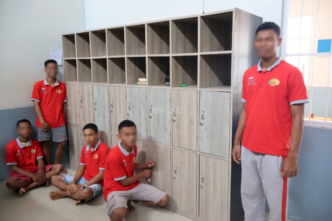 Anak Binaan LPKA Ambon Buat Lemari Hasil Pelatihan Mebel