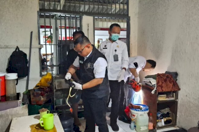 Lapas Madiun dan Pamintel Kanwil Ditjenpas Jatim Geledah Kamar Hunian Warga Binaan