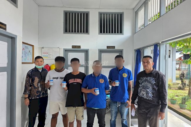 Cegah Narkoba, Lapas Ambon Tes Urine Mendadak Warga Binaan Kasus Narkotika