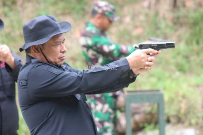 Lapas Banjarmasin Perkuat Kesiapsiagaan Petugas Lewat Latihan Menembak