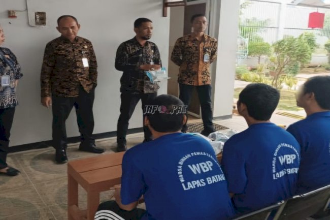 Wujudkan Pemasyarakatan Bersinar Lapas Batang Gelar Tes Urine bagi Petugas dan Warga Binaan