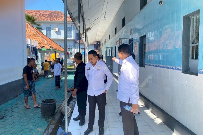 Cegah Gangguan Kamtib, Karutan Sampang Kontrol Keliling & Sapa Warga Binaan