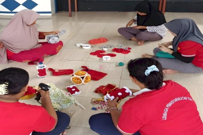 Lapas Tual Bekali Warga Binaan dengan Keterampilan Merajut