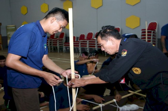 Tingkatkan Kemandirian dan Disiplin, Warga Binaan Lapas Madiun Dibekali Keterampilan Tali-Temali Pramuka