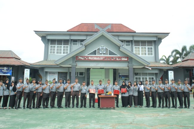 Petugas Lapas Muara Bungo Raih Penghargaan Satyalancana Karya Satya