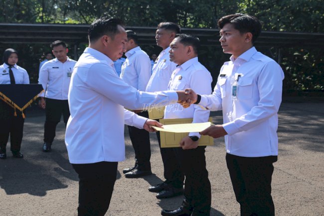 Apresiasi Dedikasi dan Pengabdian, Empat Petugas Lapas Cibinong Raih Kenaikan Pangkat