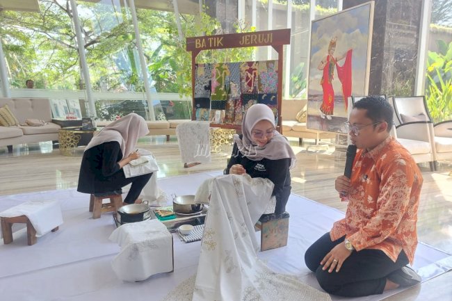 Hari Batik Nasional, Warga Binaan Lapas Banyuwangi Berbagi Ilmu Membatik kepada Masyarakat