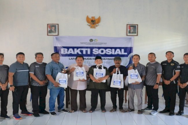 Lapas Pemuda Madiun Gelar Baksos, Bagikan Paket Sembako untuk Warga Sekitar