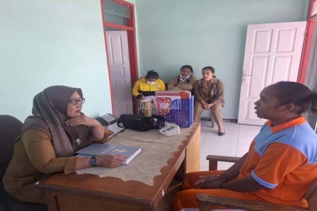  Petugas Kesehatan Cek Tahanan Perempuan Rutan Bajawa Usai Alami Gangguan Kecemasan 