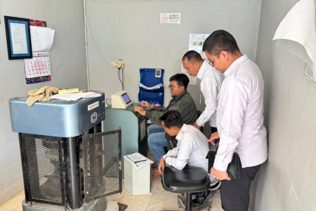 Jawara Beton Unjuk Kualitas, Paving Blok Lapas Kelas I Tangerang Diuji di WIKA Laboratorium