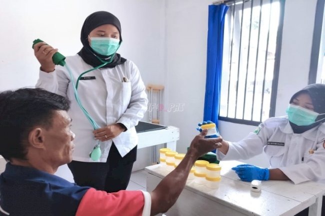 Cek Kesehatan Warga Binaan, Lapas Wahai Bersinergi dengan Puskesmas Wahai