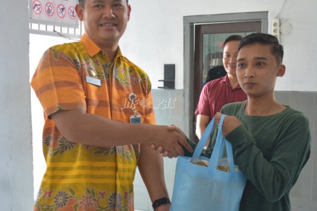 Wujud Nyata Peduli Sesama, Lapas Kendal Bagikan Bantuan Sosial