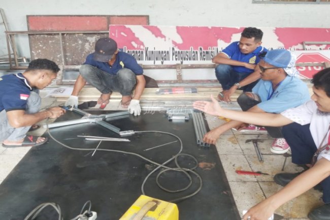 Pelatihan Hari ke-4,Warga Binaan Lapas Ambon Praktik Langsung Teknik Pengelasan 