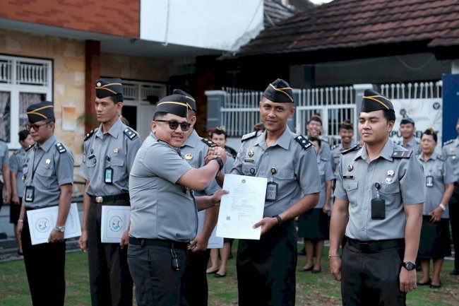 Enam Petugas Lapas Tabanan Naik Pangkat, Satu Raih Penghargaan Teladan