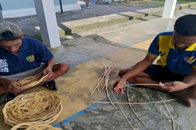 Rutan Masohi Tingkatkan Keterampilan Warga Binaan lewat Kerajinan Rotan