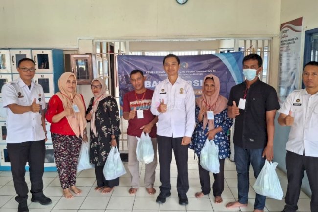 Rutan Marabahan Salurkan Paket Bansos Hasil Pertanian untuk Keluarga Warga Binaan