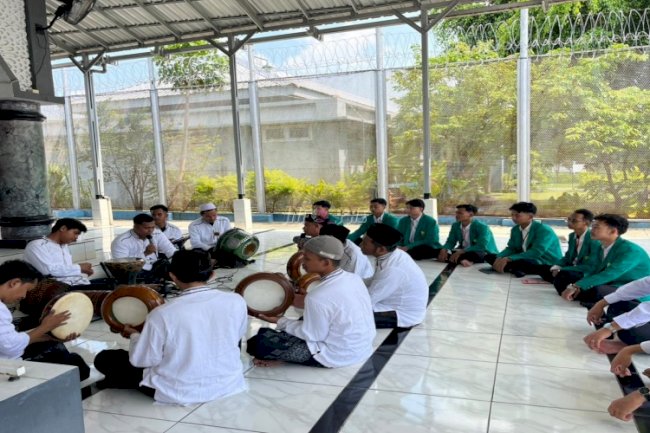 Warga Binaan Lapas Pemuda Madiun Tampilkan Musik Hadrah di Hadapan Mahasiswa Magang UIN Ponorogo