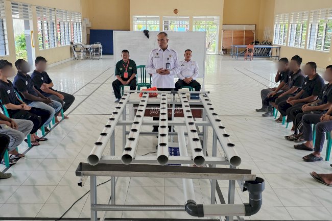 Tiga Hari Belajar, Warga Binaan Lapas Pangkalpinang Praktik Tanam Sawi Hidroponik