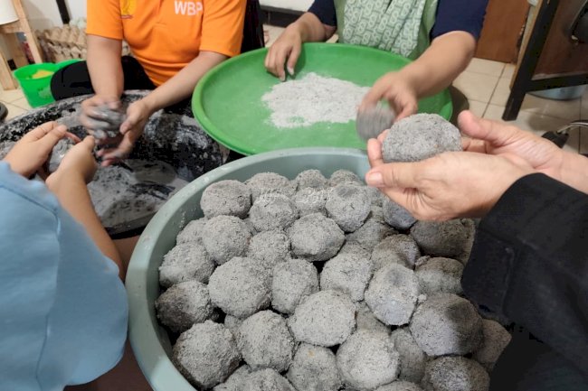 Rutan Pelaihari Kembangkan Kemandirian Warga Binaan lewat Pembuatan Telur Asin
