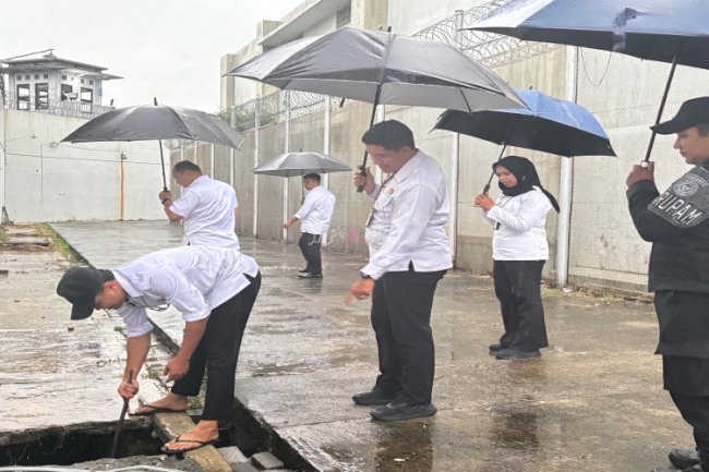 Cuaca Gerimis Tak Surutkan Semangat Pengamanan di Lapas Pemuda Madiun 