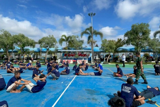 Warga Binaan Lapas Narkotika Karang Intan Jalani Pembinaan Fisik bersama TNI, Wujudkan Jiwa Sehat dan Disiplin