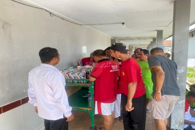 Buku Datang Menyapa, Lapas Besi Dorong Minat Baca Warga Binaan lewat Perpustakaan Keliling
