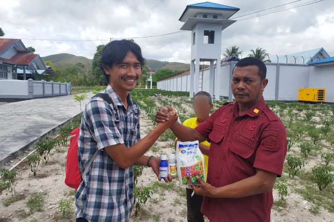 Cegah Gagal Panen, Lapas Namlea Terima Bantuan Pupuk dan Pestisida dari YBTS