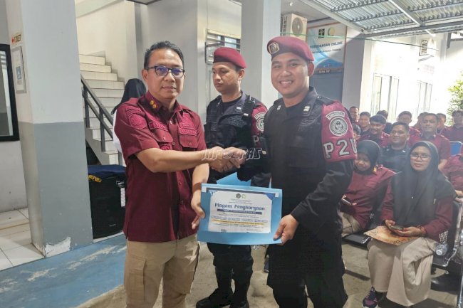 Dua Petugas P2U Lapas Kuala Tungkal Diganjar Penghargaan Usai Gagalkan Penyelundupan Sabu