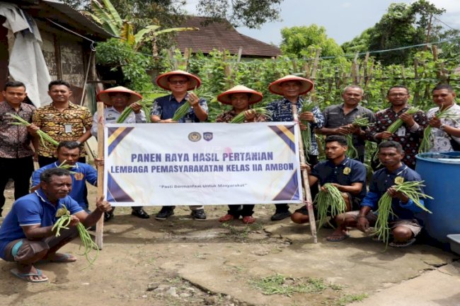 Sukses Pembinaan Kemandirian, Lapas Ambon Panen 50 Kg Kacang Panjang