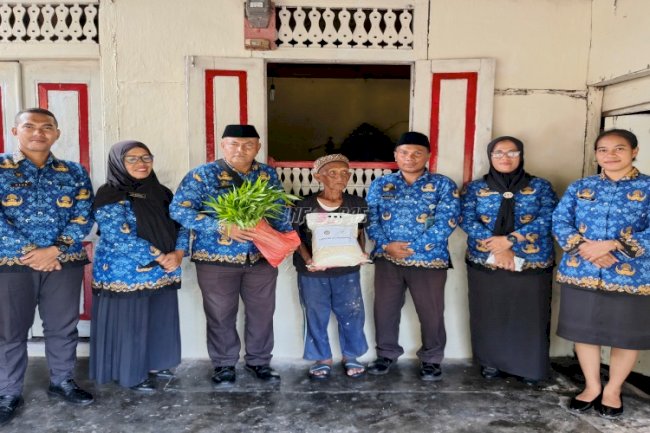 Lapas Bandanaira Salurkan Bansos Hasil Budidaya Warga Binaan kepada Keluarga dan Masyarakat