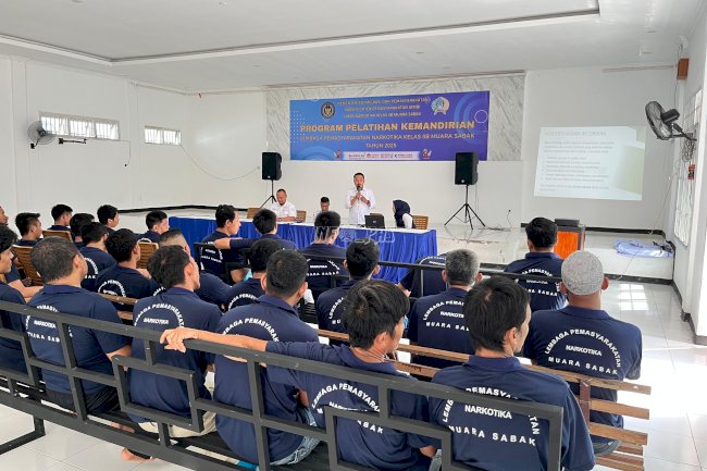 Lapas Narkotika Muara Sabak Latih Warga Binaan Budidaya Ayam Petelur