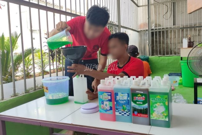 Kreatif dan Mandiri, Warga Binaan Lapas Metro Produksi Sabun dan Pembersih Rumah Tangga