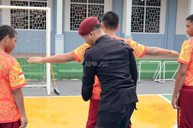 LPKA Ambon Ciptakan Lingkungan Aman dan Bersih Lewat Penggeledahan Rutin