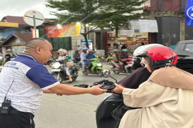 Petugas Lapas Kotabaru Berbagi Makanan Siap Saji Setiap Jumat