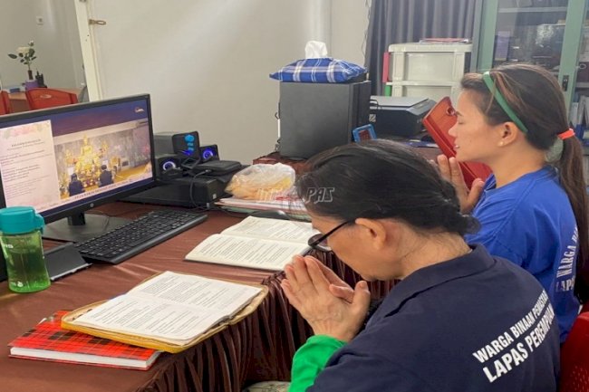 Lapas Perempuan Palu Fasilitasi Ibadah Warga Binaan Buddha secara Virtual
