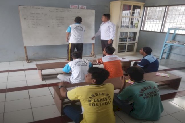 Lapas Tolitoli Berantas Buta Huruf, Petugas Registrasi Jadi Pengajar Warga Binaan