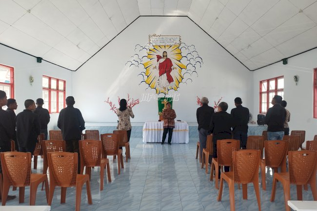 Refleksi Diri di Balik Jeruji, Warga Binaan Lapas Namlea Ikuti Pembinaan Spiritual