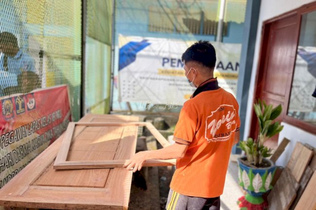 Lapas Piru Berdayakan Warga Binaan Lewat Keterampilan Mebel