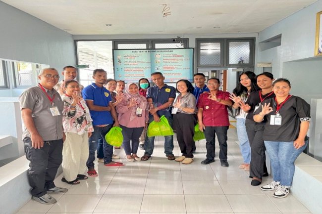 Warga Binaan Lapas Ambon Terima Bingkisan dari KPA Prov. Maluku dan Panitia Hari AIDS Sedunia
