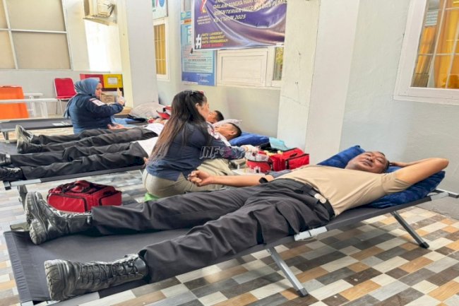 Sambut Hari Bakti Kemenimipas, Lapas Tolitoli Gelar Donor Darah dan Pengobatan Gratis 
