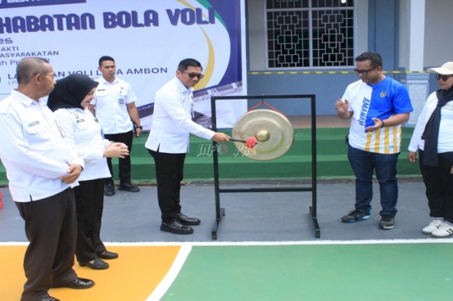 Kakanwil Ditjenpas Maluku Buka Secara Resmi Turnamen Bola Voli “LPKA Cup” 