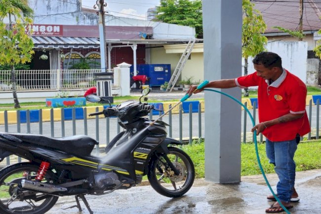 Solusi Kendaraan Bersih, Warga Binaan Lapas Tual Terampil Cuci Kendaraan