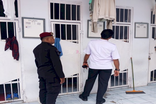 Pastikan Zero Peredaran Barang Terlarang, Lapas Namlea Sidak Blok Warga Binaan