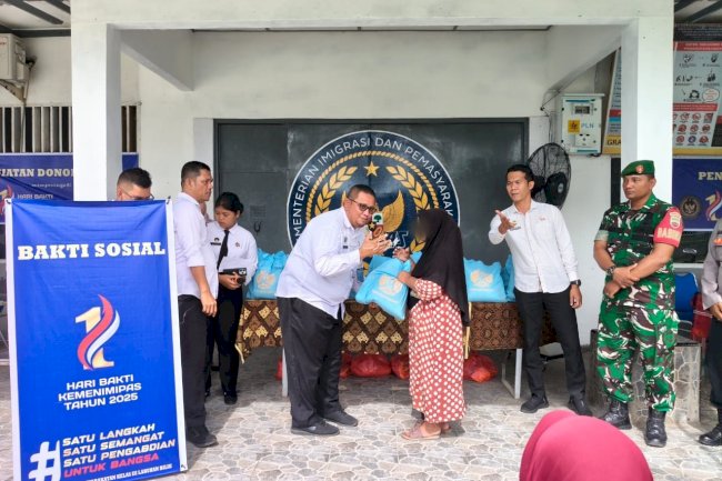 Semarak Hari Bakti Kemenimipas, Lapas Labuhan Bilik Bagikan Sembako untuk Masyarakat Sekitar