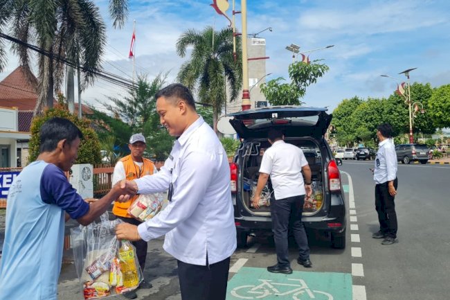 Rayakan HUT Kemenimipas, Rutan Kebumen Bagikan Sembako untuk Warga Sekitar